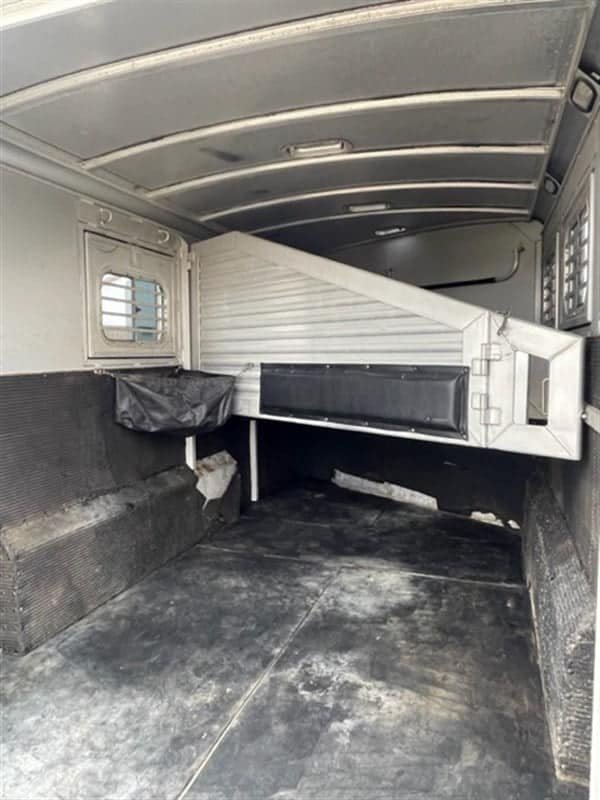 1999 Elite Custom 3 Horse Trailer image 4