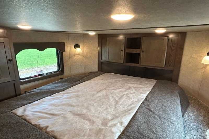 New 2024 Lakota 8313RKBGLQ Charger 3 Horse Trailer with 13′ Short Wall image 14