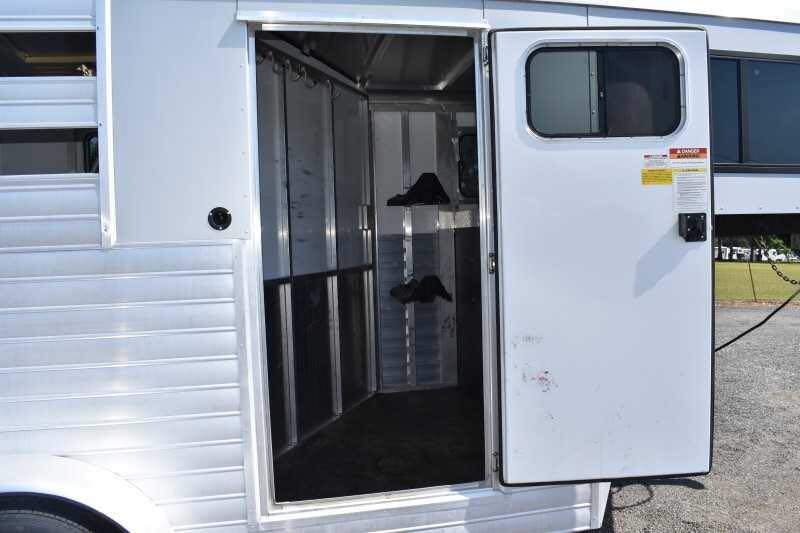 2014 Sundowner 2 Horse Gooseneck Trailer image 16