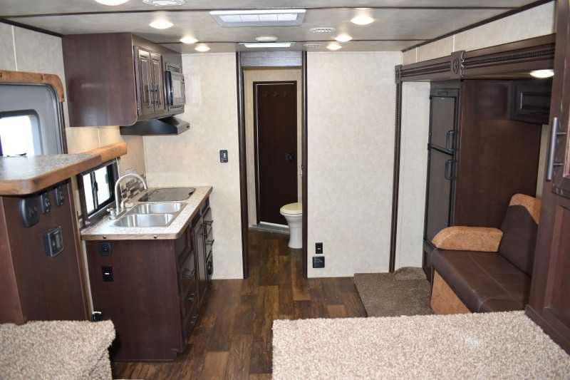 2020 Bison Laredo 3 Horse Trailer with 11′ Short Wall image 19