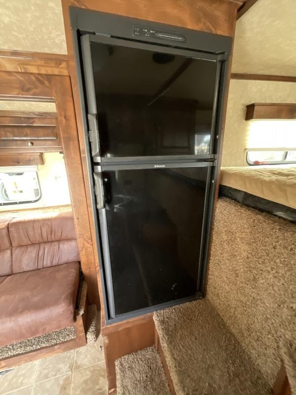 2014 Logan Coach RAZ4GNHDLQ 40′ 4 horse Razor GN Horse Trailer**WITH WALK IN CLOSET** image 14