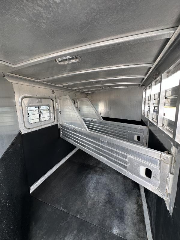 2000 Featherlite 3H GN with Dressing Room Horse Trailer image 4