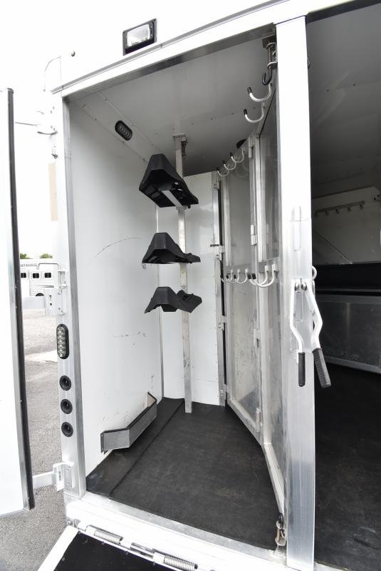 2018 Lakota Bighorn 3 Horse Living Quarters image 5