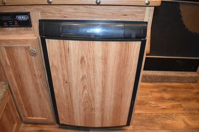 2015 Exiss 7308LQ 3 Horse Trailer with 8′ Short Wall image 11