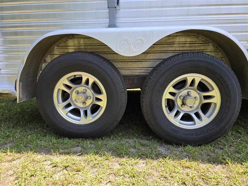 2000 C&C 2 horse Gooseneck image 15