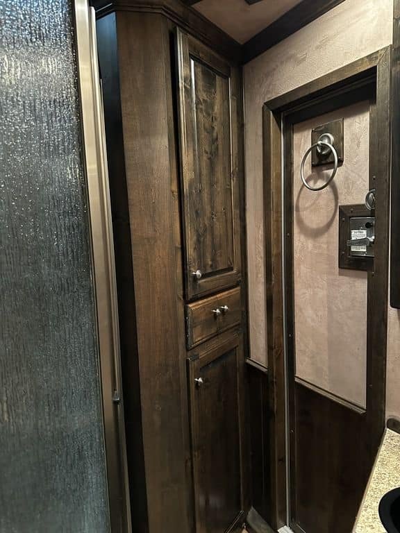 2009 Bloomer Trailers Evolution 10th Anniversary Edition 3-H 11′ LQ image 15