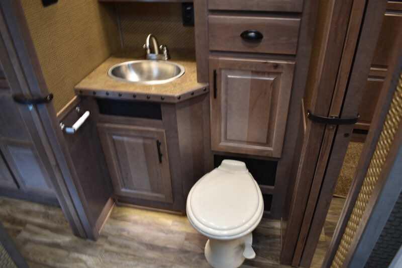 2021 Lakota BigHorn 8519TBB 5 Horse Trailer with 19′ Short Wall image 42