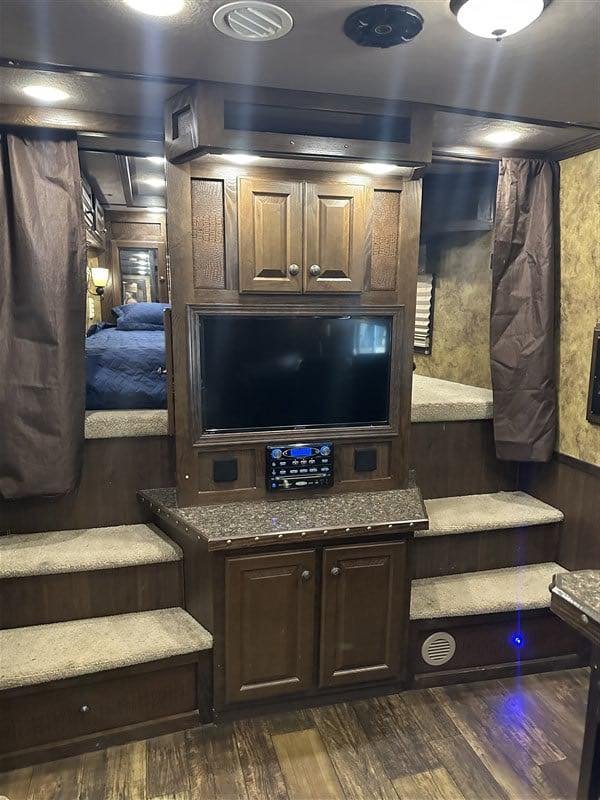2014 Lakota Bighorn 8416, Generator, Couch, Dinette 17’ Shortwall, 4 Horse Trailer, 12′ Slide. image 19
