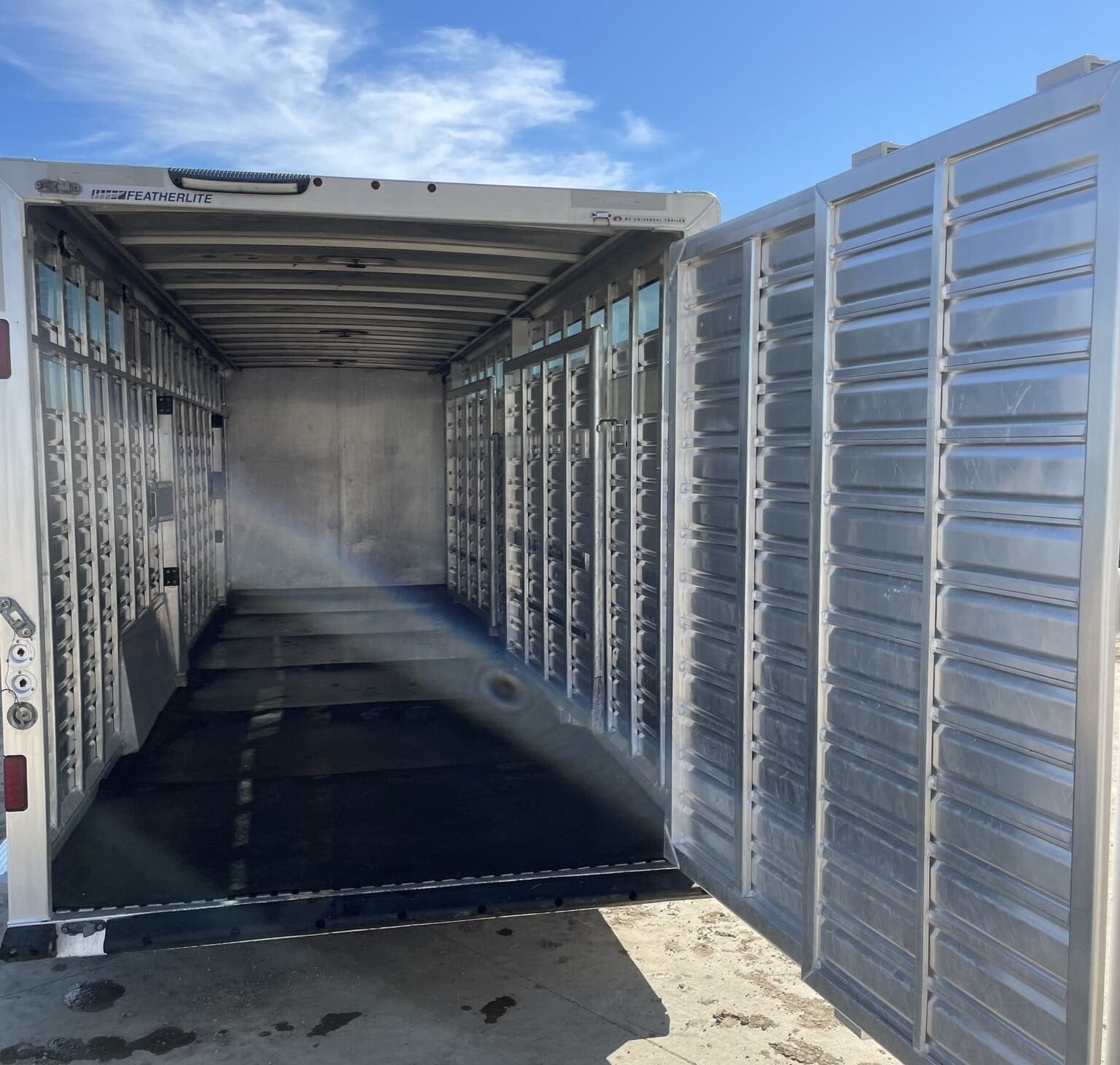 2013 Featherlite 30FT Stock Combo – 3 Compartments image 11