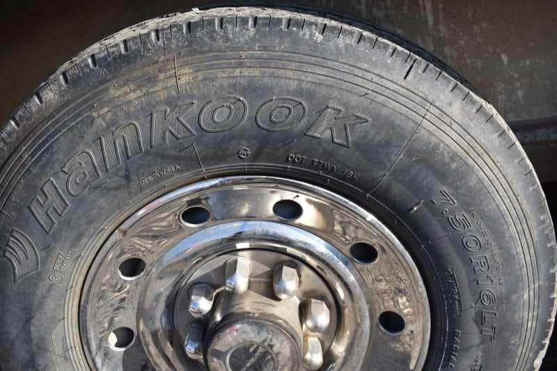 2006 Platinum 8410LQ 4 Horse Trailer with 9′ Short Wall image 30