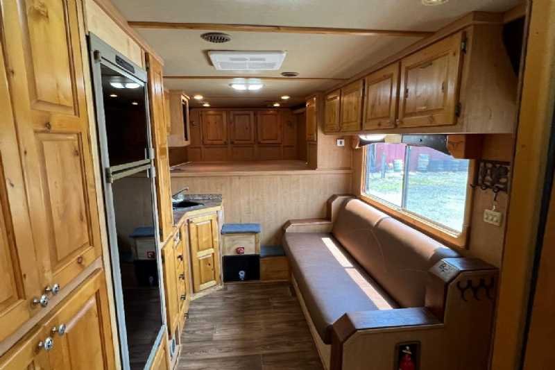 2006 Featherlite 8412LQ 4 Horse Trailer with 12′ Short Wall image 12