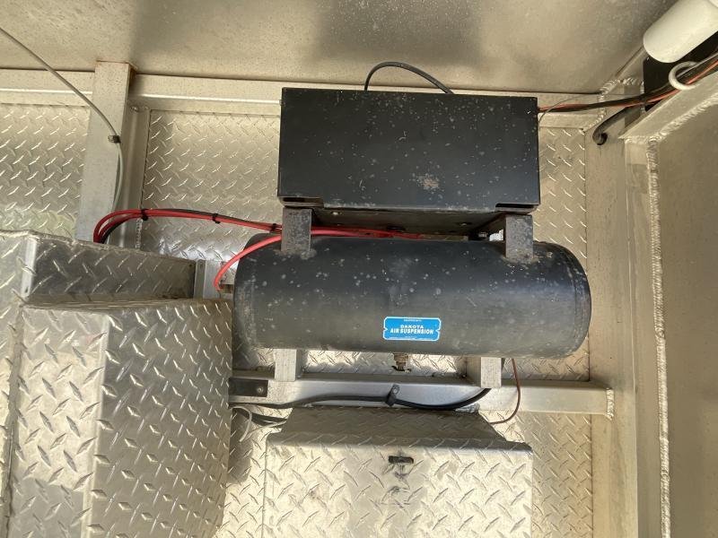 2005 Jamco 4 Horse Gooseneck Trailer image 8