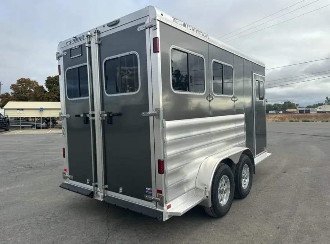 2012 Featherlite 9400 2 Horse Trailer image 3