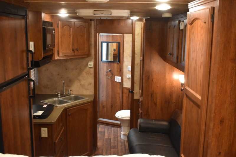 2013 Lakota Charger 8411LQ 4 Horse Trailer with 13′ Short Wall image 10