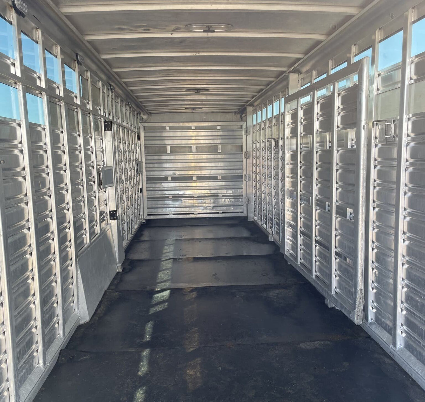 2013 Featherlite 30FT Stock Combo – 3 Compartments image 9