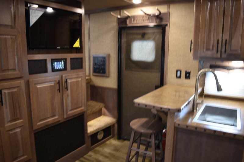 2021 Lakota BigHorn 8519TBB 5 Horse Trailer with 19′ Short Wall image 39