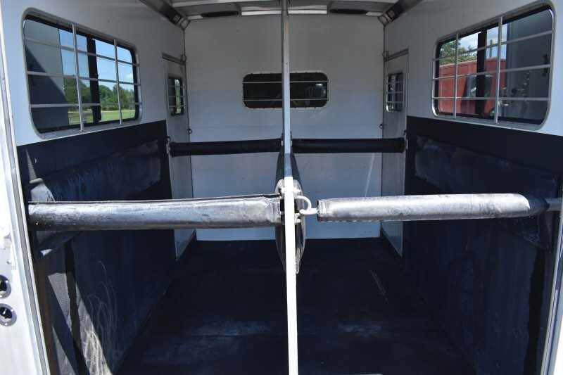 2000 Sundowner 7204GNST 2 Horse Trailer image 7