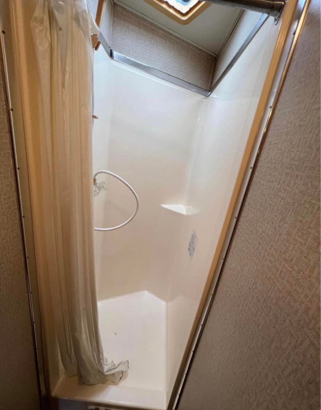 2007 Featherlite 3 horse slant load trailer image 13