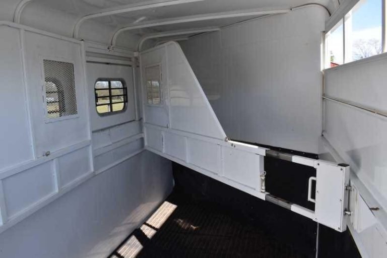 2002 Logan Coach 3HBP 3 Horse Trailer image 5