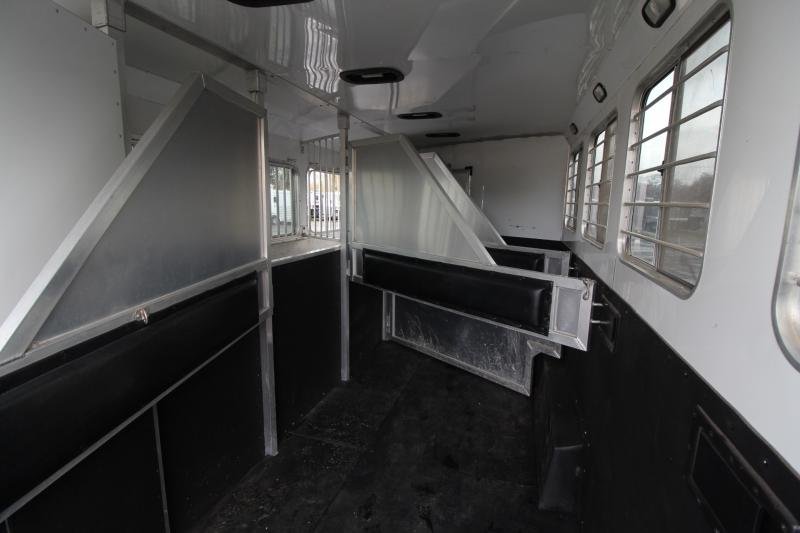2008 Lakota 8415 w/Slide out 4 Horse Trailer image 23
