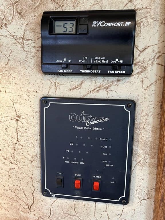 2009 Platinum Coach 3 H 16′ SW w/Outlaw Conversion image 43