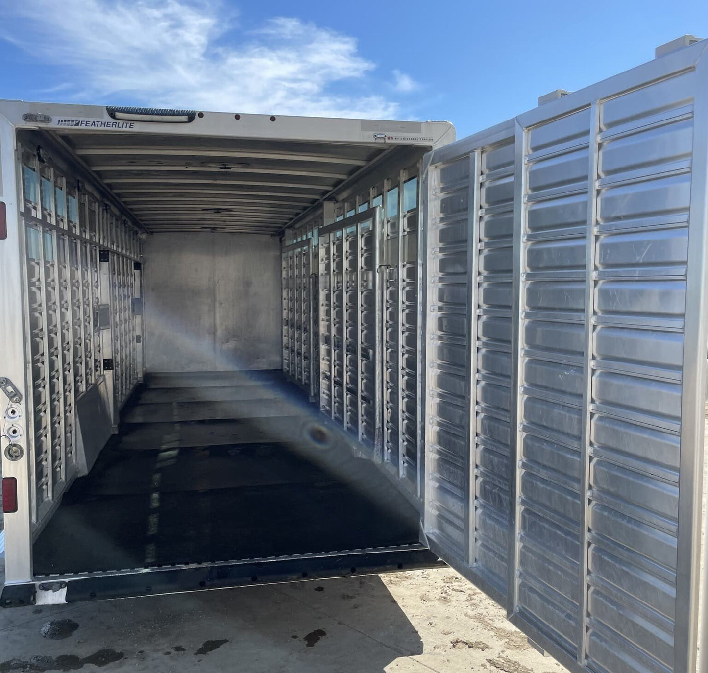 2013 Featherlite 30FT Stock Combo – 3 Compartments image 11