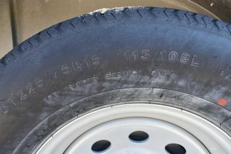 2017 CM 3HSLBP 3 Horse Trailer image 12