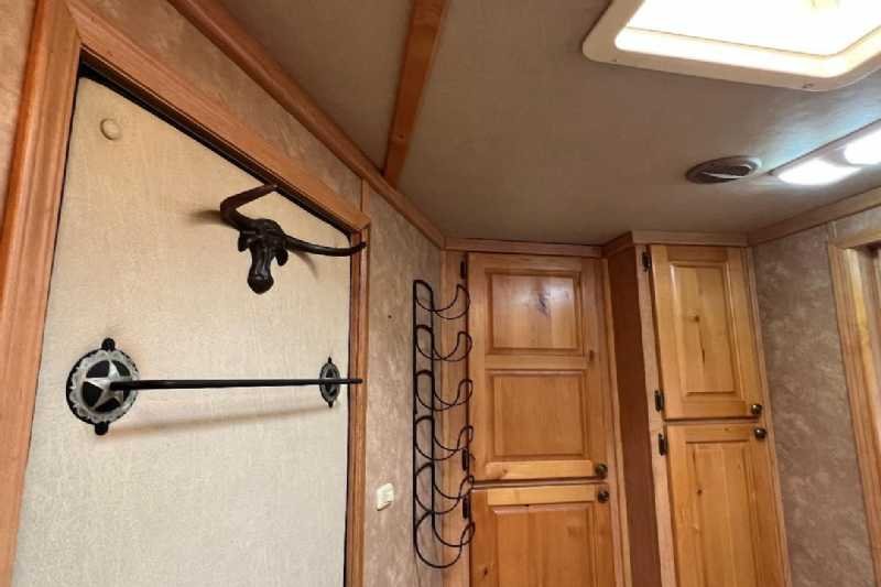 2006 Featherlite 8412LQ 4 Horse Trailer with 12′ Short Wall image 27