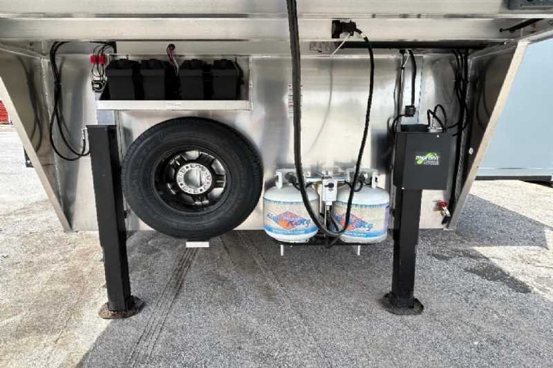 New 2024 Lakota 8313RKBGLQ Charger 3 Horse Trailer with 13′ Short Wall image 8