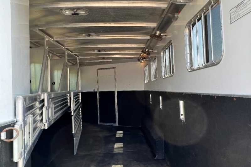 2006 Featherlite 8412LQ 4 Horse Trailer with 12′ Short Wall image 10