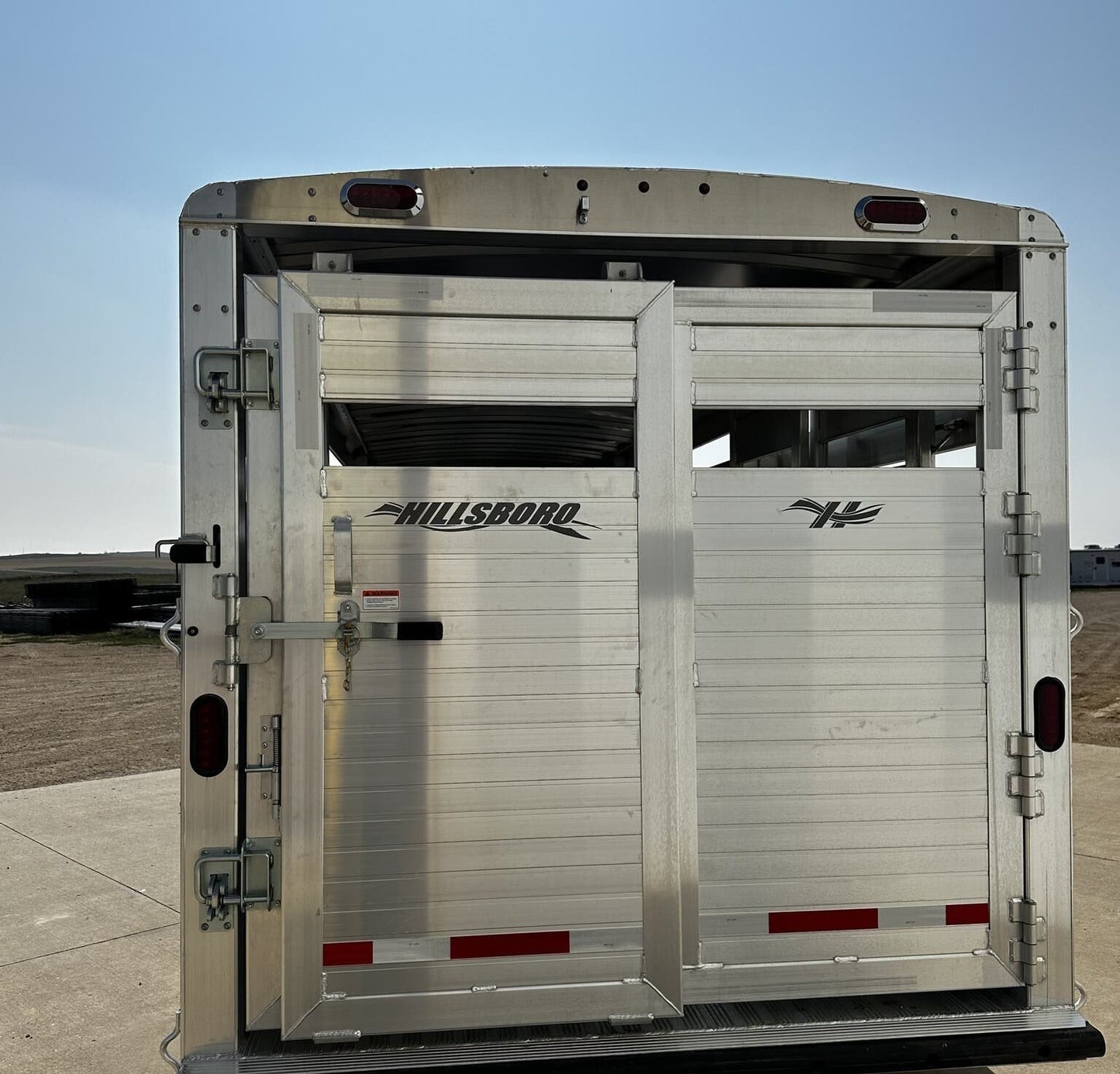New 2024 Hillsboro 24′ Livestock Trailer – Three Compartments image 10