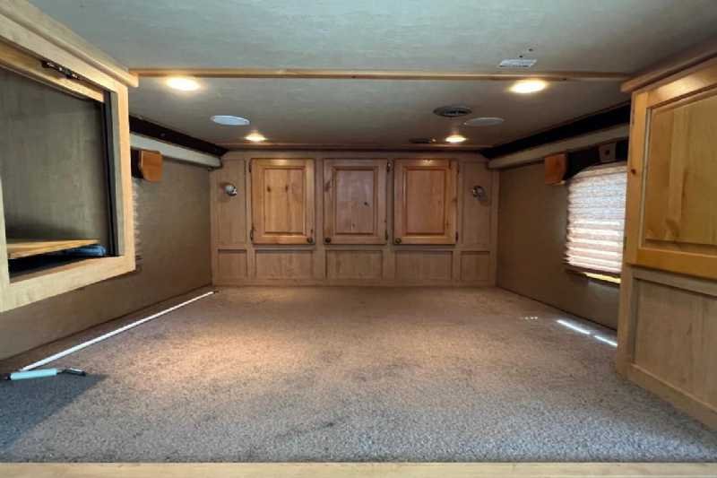 2006 Featherlite 8412LQ 4 Horse Trailer with 12′ Short Wall image 13