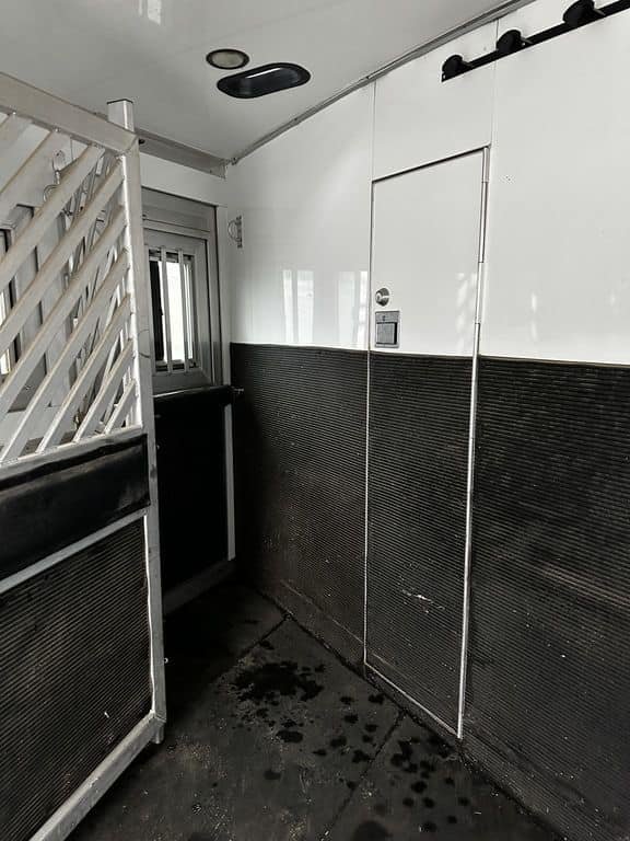 2009 Bloomer Trailers Evolution 10th Anniversary Edition 3-H 11′ LQ image 22