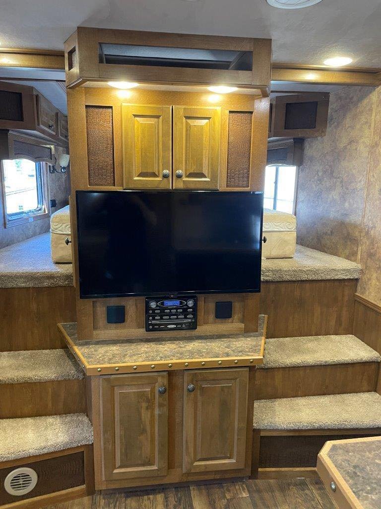 2015 Lakota Bighorn Edition 8414 4 Horse Trailer With Living Quarters “1 Slide” image 12