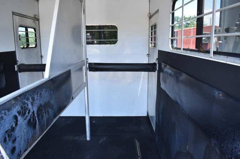 2000 Sundowner 7204GNST 2 Horse Trailer image 9