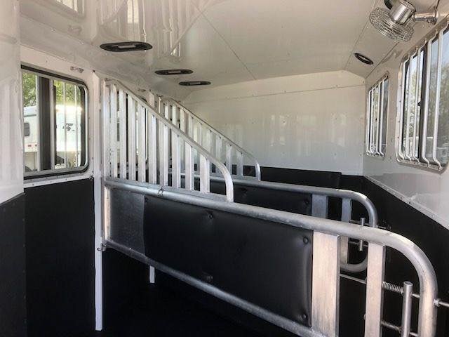 2010 Merhow 3 Horse Slant Load Bumper Pull image 3