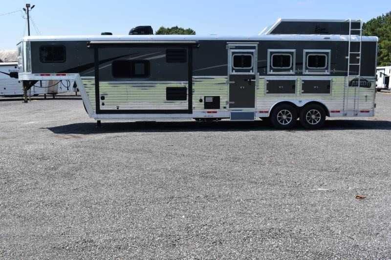 2020 Bison Laredo 3 Horse Trailer with 11′ Short Wall image 8