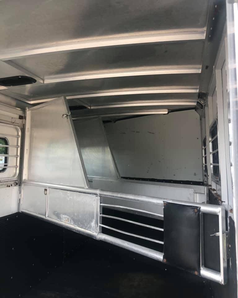 1998 Sundowner 3 Horse Slant image 1