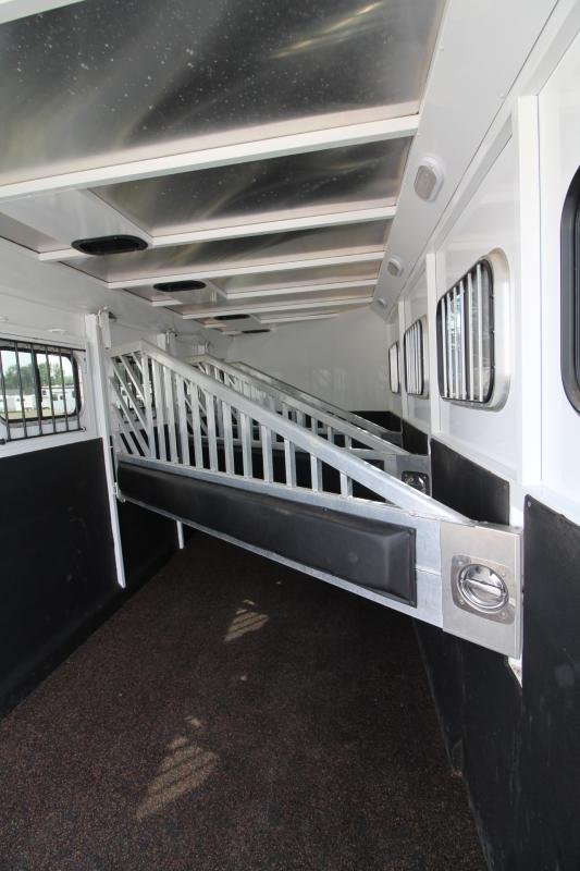 2019 Trails West Manufacturing Classic II 4 Horse Trailer image 7