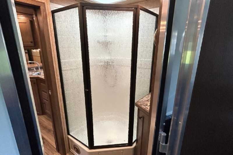 New 2024 Lakota 8313RKBGLQ Charger 3 Horse Trailer with 13′ Short Wall image 22